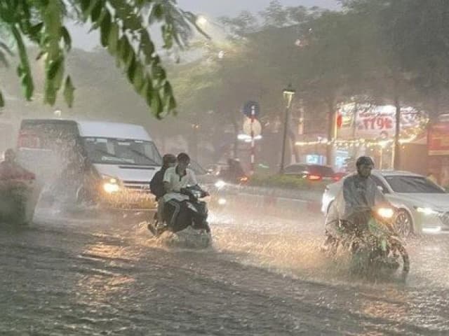 Chuyên gia: Siêu bão xuất hiện vào giữa tháng 6 là điều hiếm gặp