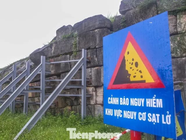 “Chống nạng“ sắt cứu thành đá hơn 600 trăm năm tuổi